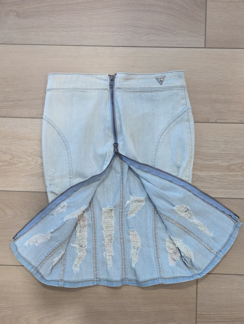 Guess Vintage Light Wash Distressed Super Stretch Denim Pencil Skirt With Zipper